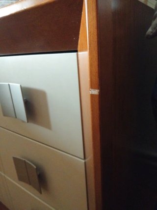 Cabecero de cama y mesitas de noche.