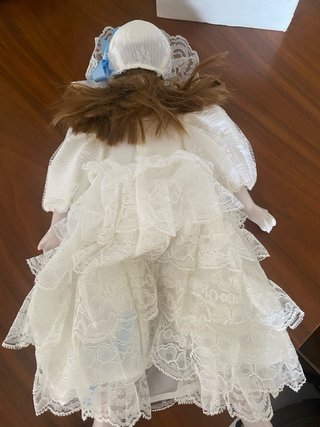Muñeca de porcelana pintada a mano