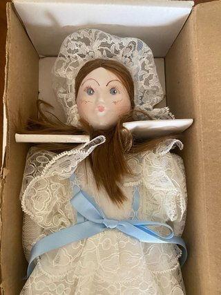 Muñeca de porcelana pintada a mano
