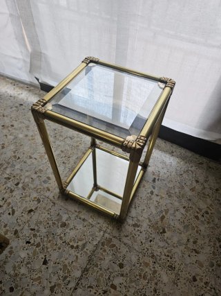 Conjunto 2 mesas auxiliares cristal y metal dorado