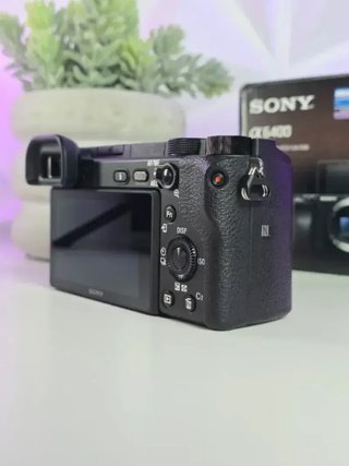 Cámara Sony A6400 + Objetivo Kit Sony 16-50mm.