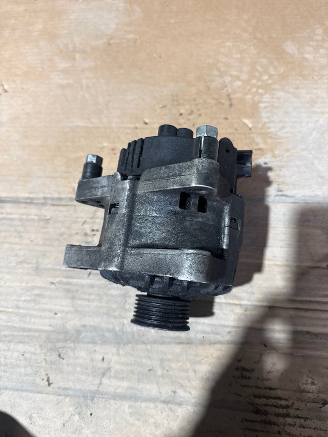 Alternador Peugeot/Citroen 9642880180 PSA