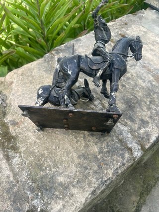 Figura Quijote resina y base hierro