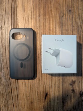 Cargador Google 45W Nuevo + funda pixel 9a