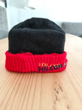 Gorro Volcom Negro y Rojo