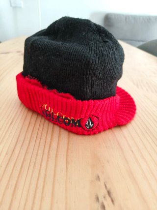 Gorro Volcom Negro y Rojo