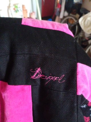 Chaqueta Desigual niña negra y fucsia