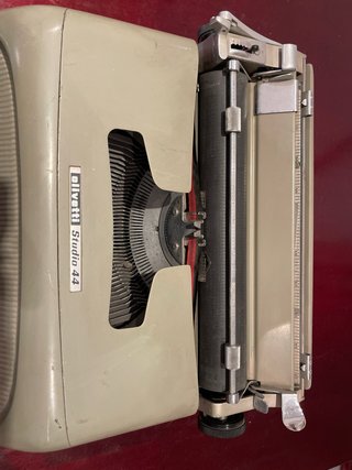 Máquina de escribir Olivetti Studio 44