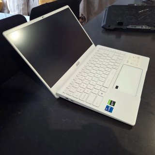 MSI Ultrabook - i7 11ª - 16GB RAM - 1TB SSD - GTX