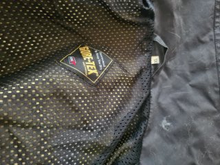 Chaqueta de Montaña Roja y Negra