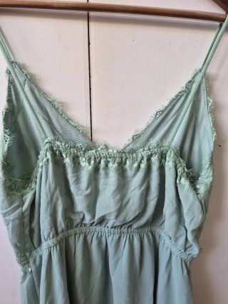 Camisa tirantes verde con encaje