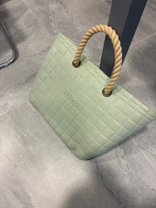 Bolso O bag verde con asas de cuerda