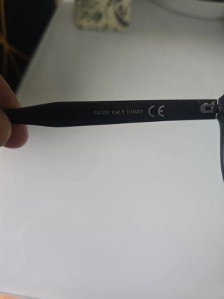 Gafas de sol negras y grises