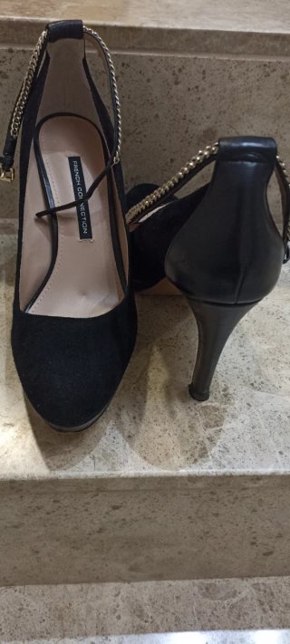 Zapatos tacón ante negro French Connection T41