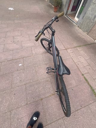 Bici de Montaña Negra y Roja