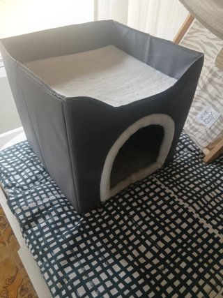 Casa para gato gris y blanco