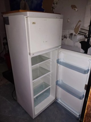 Nevera blanca con congelador