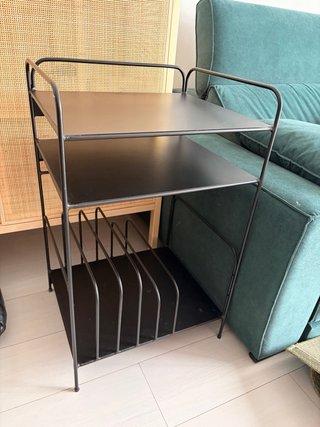 Mueble de acero lacado para vinilos y tocadiscos