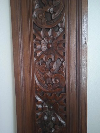 Panel de madera tallado indonesio