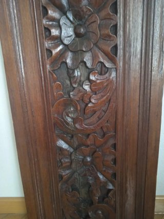 Panel de madera tallado indonesio