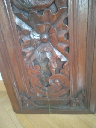 Panel de madera tallado indonesio