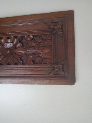 Panel de madera tallado indonesio