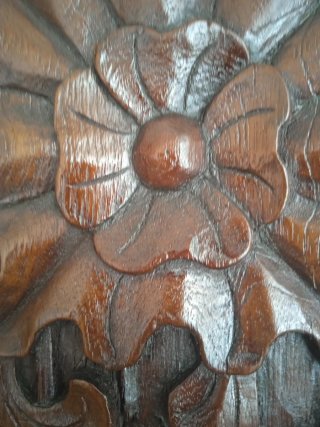 Panel de madera tallado indonesio