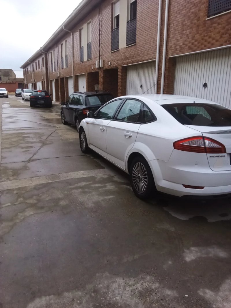 Ford Mondeo 2010 - foto 1