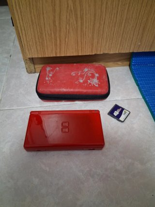 Nintendo DS Lite Roja + Tarjeta Multijuegos