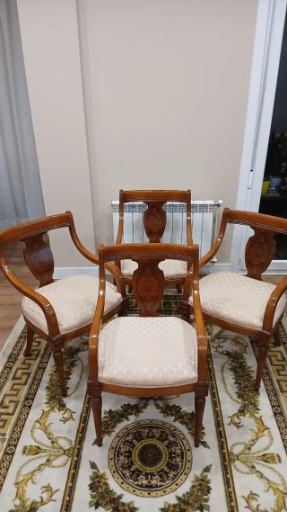 Conjunto Armario Madera Marrón + 4 Sillas Salón