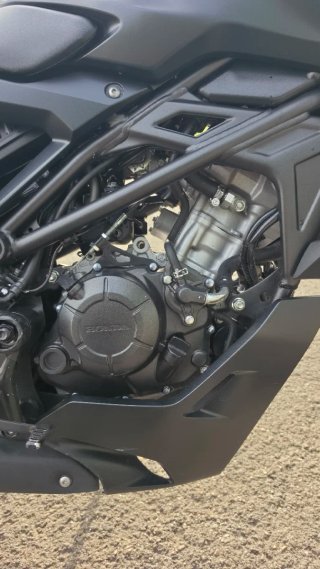 Honda CB125R Negra 2023 Impecable