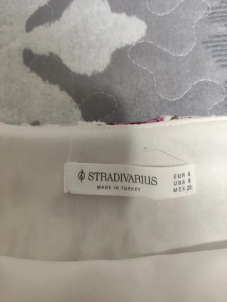 Vestido corto Stradivarius blanco floral Talla S