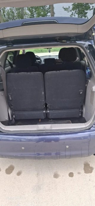 Mitsubishi Grandis 2006