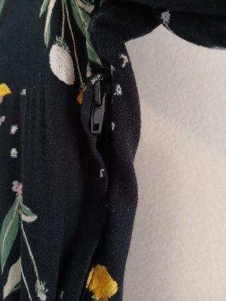 Vestido negro flores manga larga