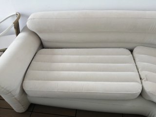 Sofá hinchable beige para terraza