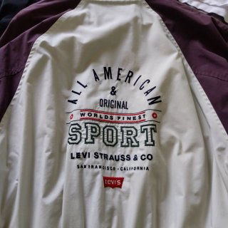 Cazadora Levi's Vintage Beige y Morado