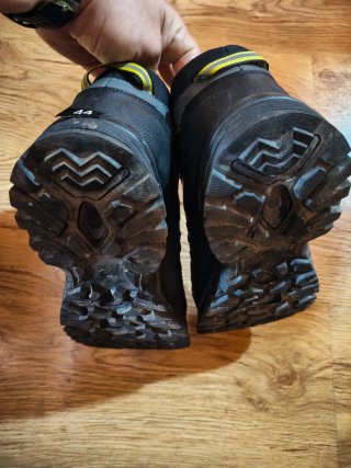 Botas Boriken Talla 44 Negras y Verdes, 500grms