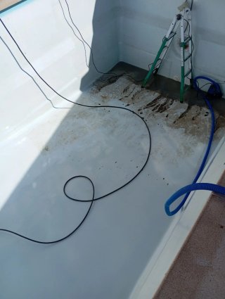 Vaciado y pintar las piscinas de fibra Y OBRAS