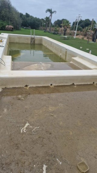 Vaciado y pintar las piscinas de fibra Y OBRAS