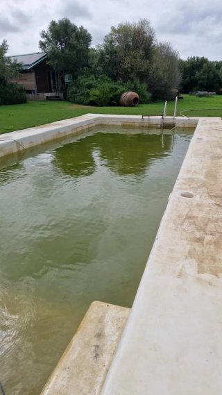 Vaciado y pintar las piscinas de fibra Y OBRAS