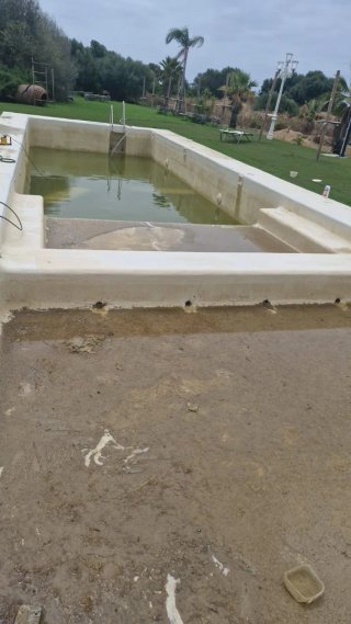 Vaciado y pintar las piscinas de fibra Y OBRAS