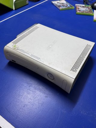 Xbox 360 Arcade + accesorios + juegos