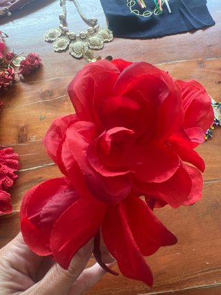 Diadema fiori rossi per Moros y Cristianos