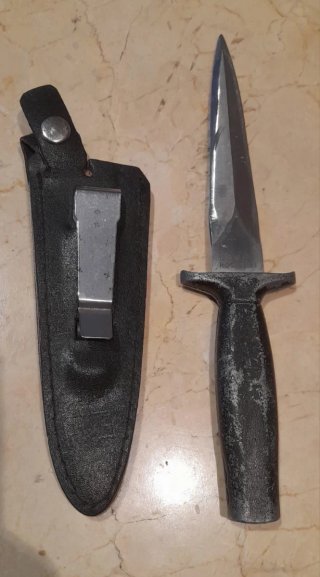 Bonita pieza artesanal vintage con funda
