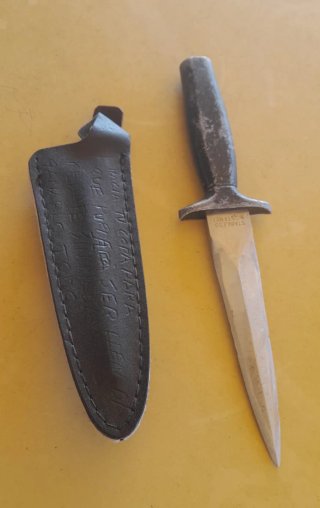Bonita pieza artesanal vintage con funda