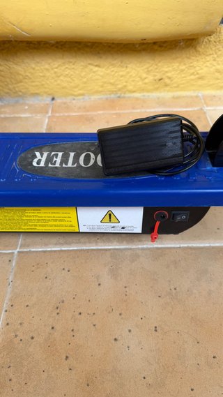 Patinete Eléctrico Infantil Azul.