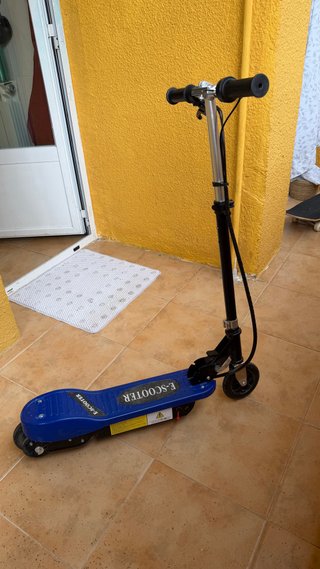 Patinete Eléctrico Infantil Azul.