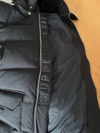 Chaqueta Supply & Demand Negra