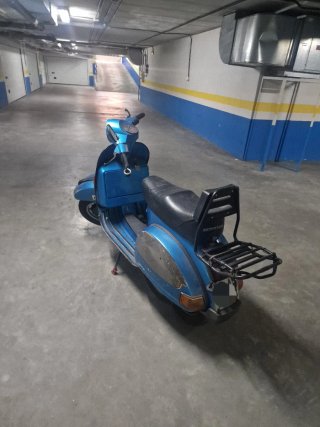 Vespa P200 Iris Azul