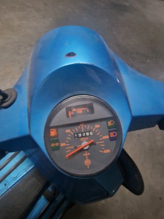 Vespa P200 Iris Azul